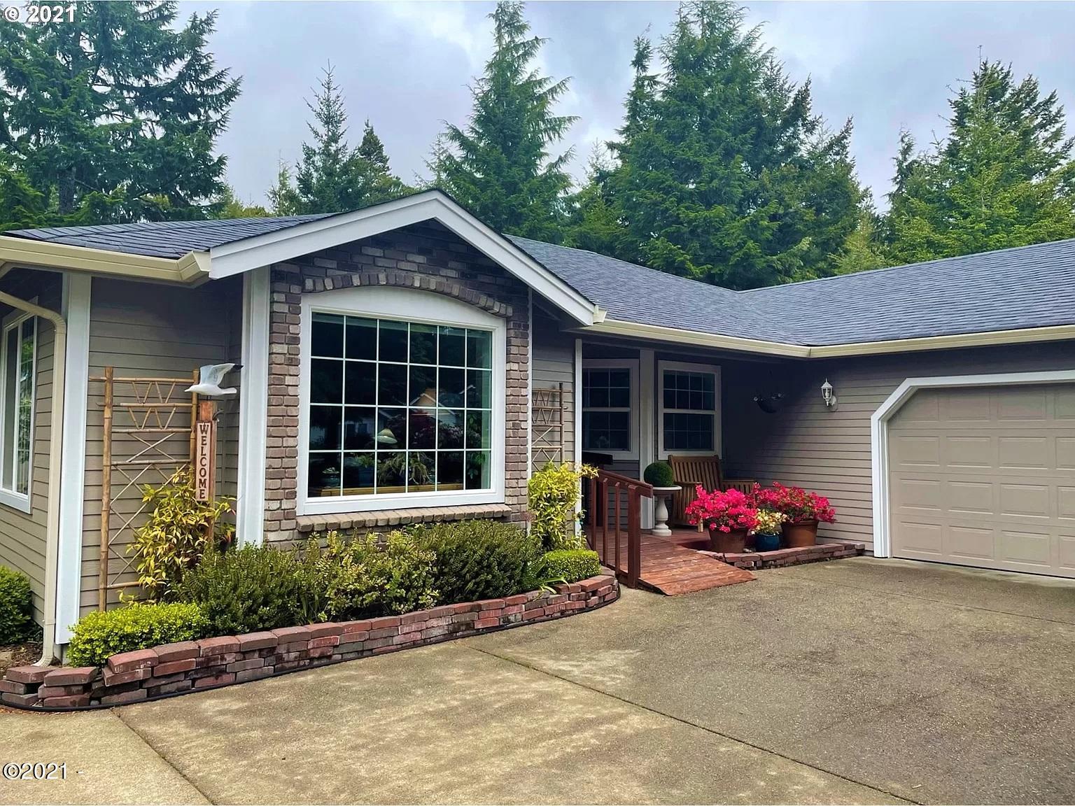 2207 13th Street Florence, OR 97439 - Photo 1 of 1 Front of home