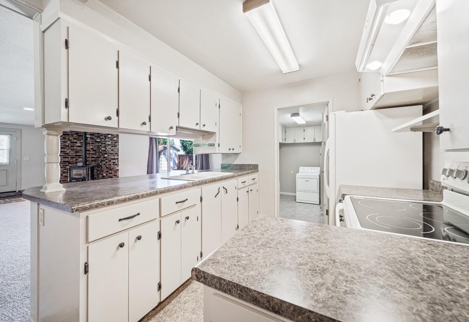 2215 Springbrook Road Medford, OR 97504 - Photo 15 of 30 15