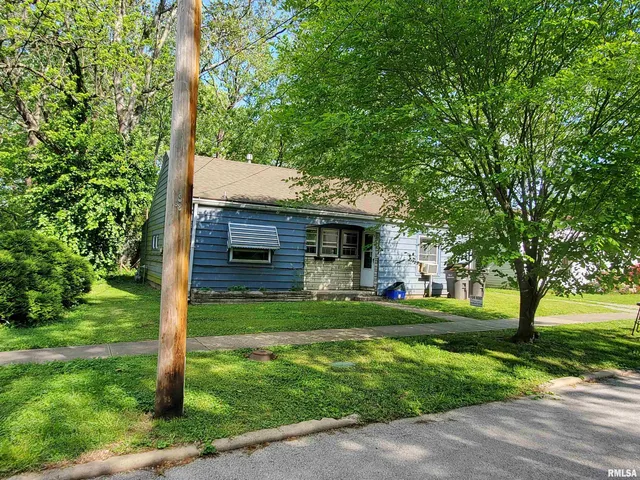 $890,000 | 607 North Almond Street, Unit 1, Carbondale, IL 62901