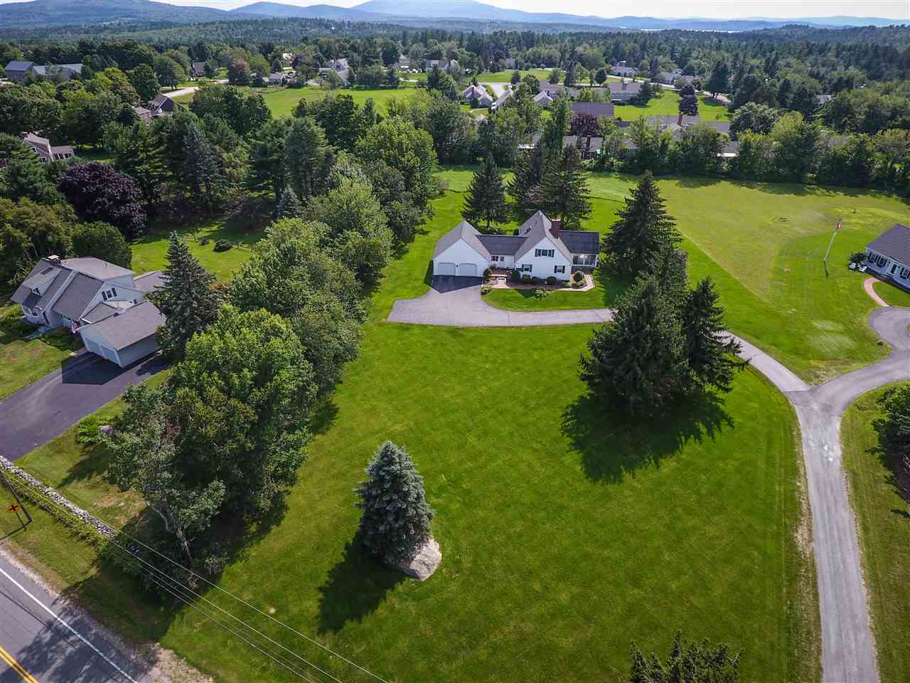 325 Little Sunapee Road New London, NH 03257 - Photo 4 of 37