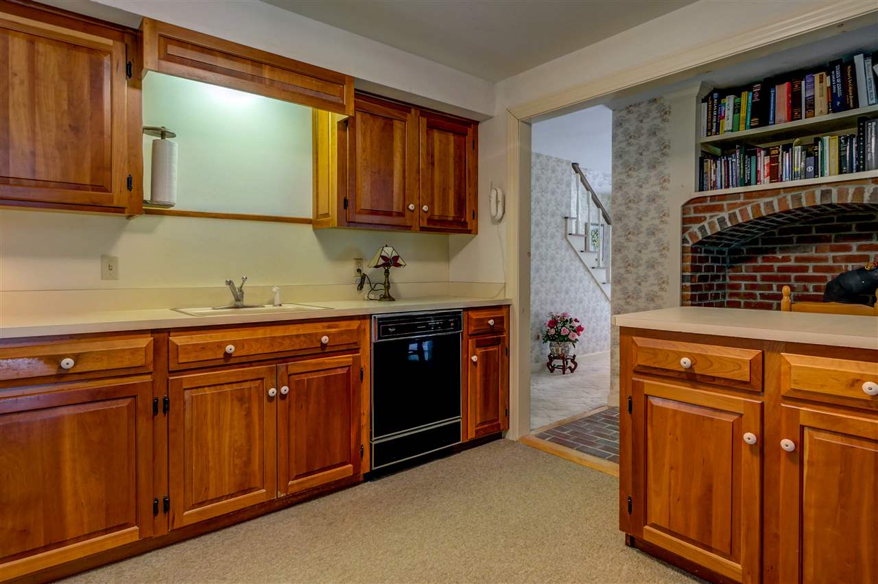325 Little Sunapee Road New London, NH 03257 - Photo 7 of 37