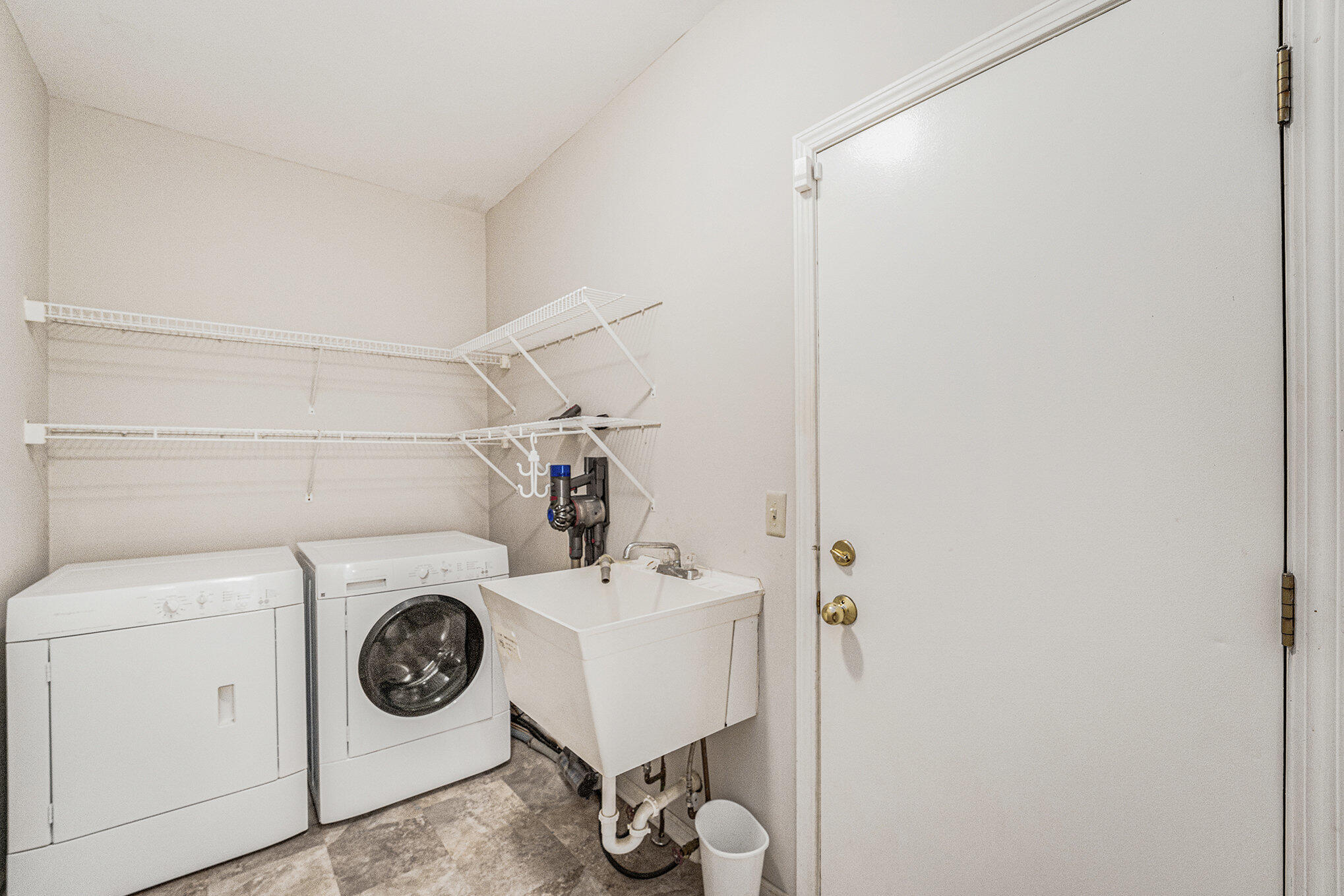3361 Cromwell Road Ann Arbor, MI 48105 - Photo 16 of 36 First Floor Laundry
