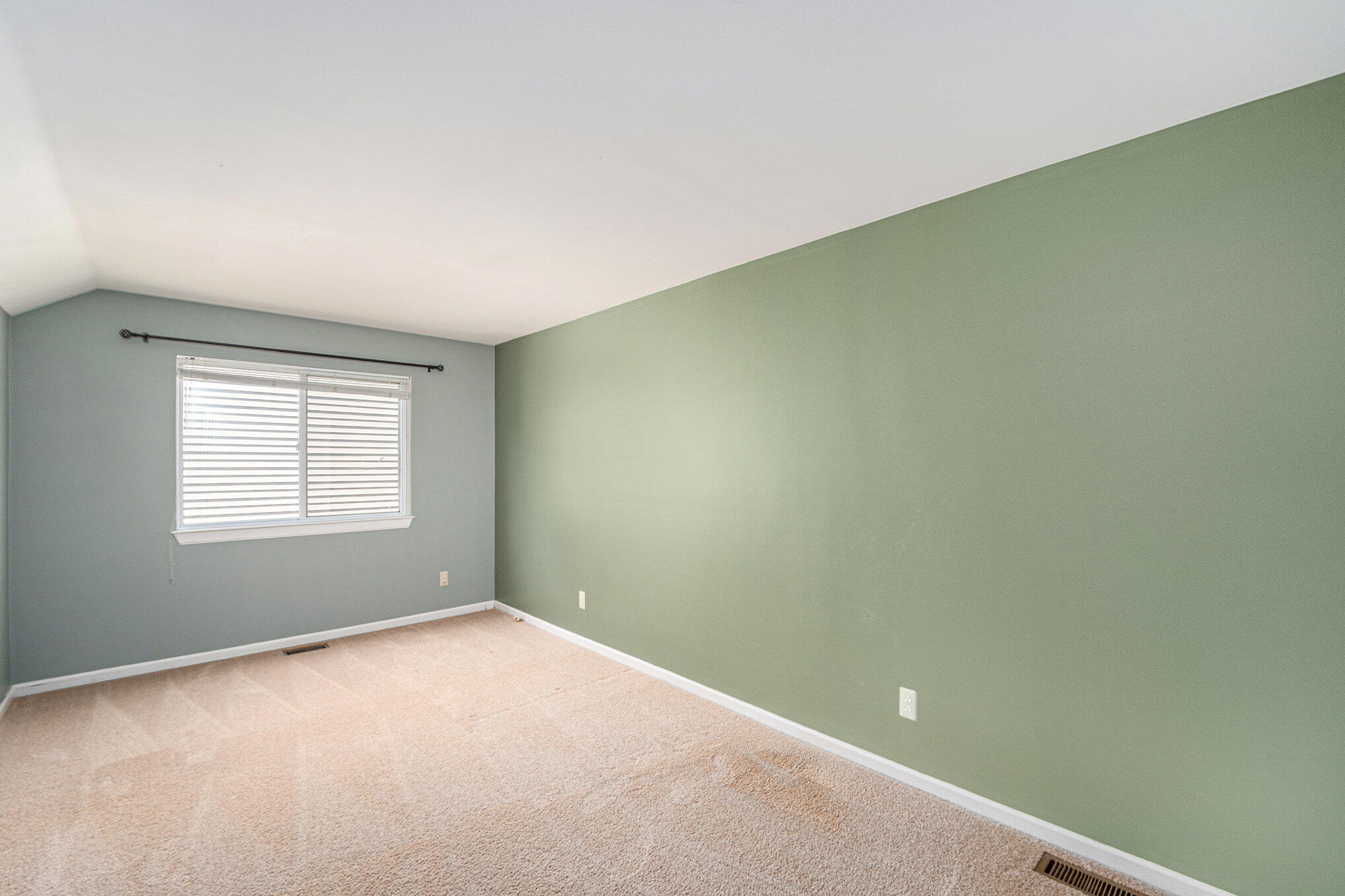 3361 Cromwell Road Ann Arbor, MI 48105 - Photo 21 of 36 Bedroom 2