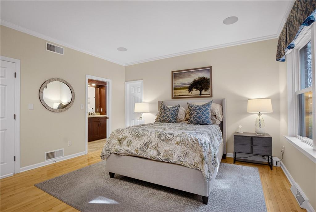 136 North Woodland Road Pittsburgh, PA 15232 - Photo 29 of 50 Primary Bedroom