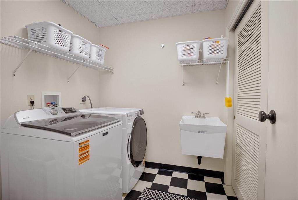 136 North Woodland Road Pittsburgh, PA 15232 - Photo 41 of 50 Laundry