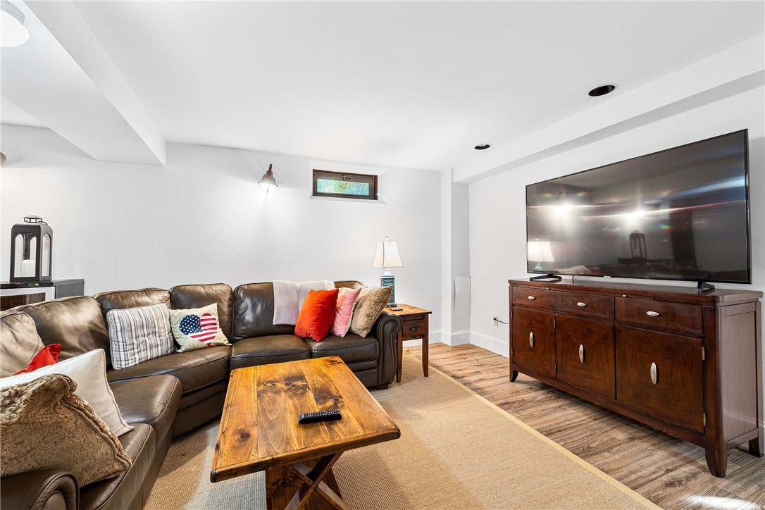 138 Carroll Avenue Newport, RI 02840 - Photo 20 of 39