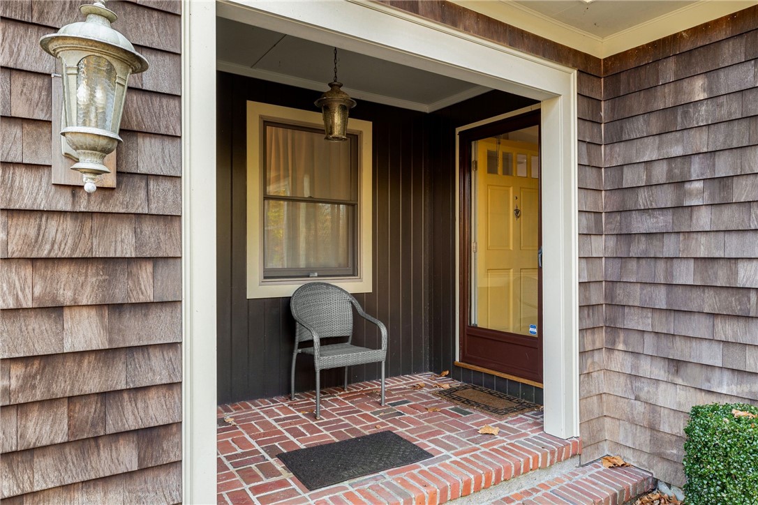 138 Carroll Avenue Newport, RI 02840 - Photo 3 of 39