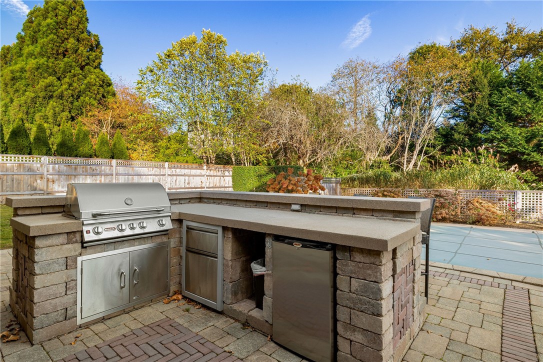 138 Carroll Avenue Newport, RI 02840 - Photo 7 of 39