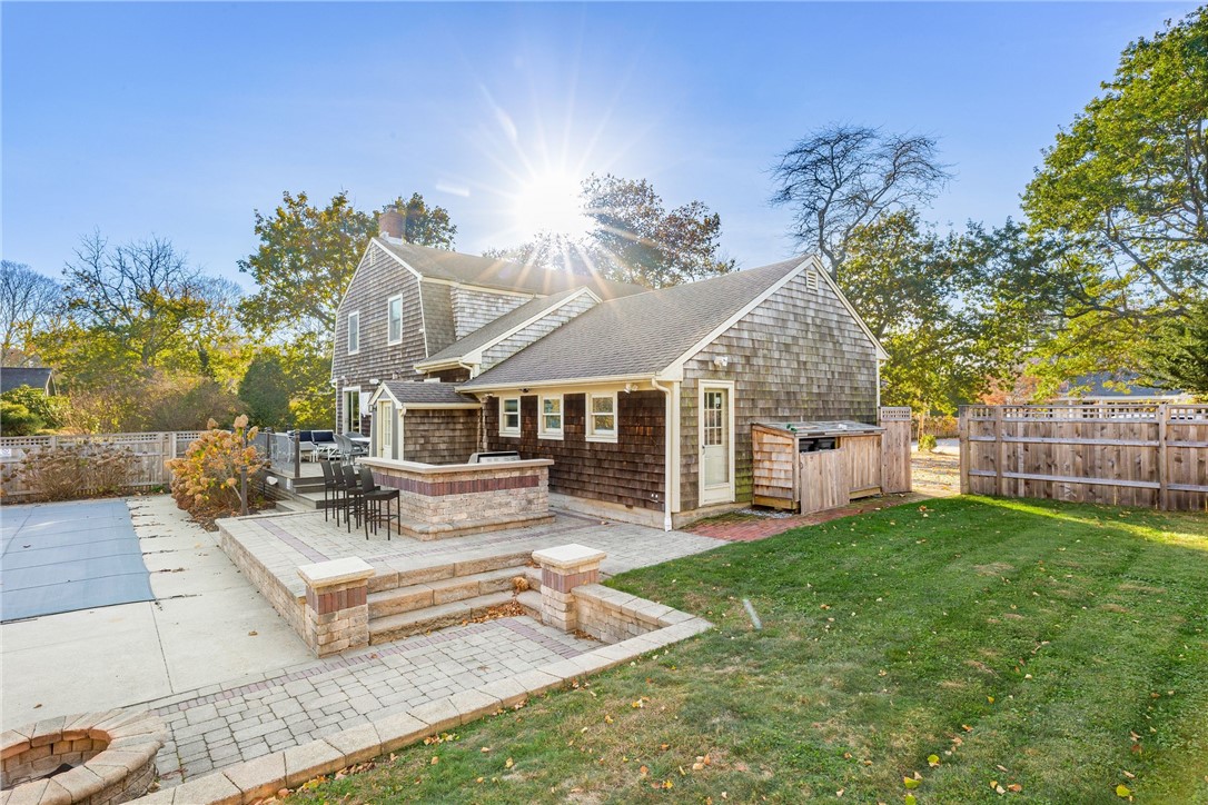 138 Carroll Avenue Newport, RI 02840 - Photo 9 of 39