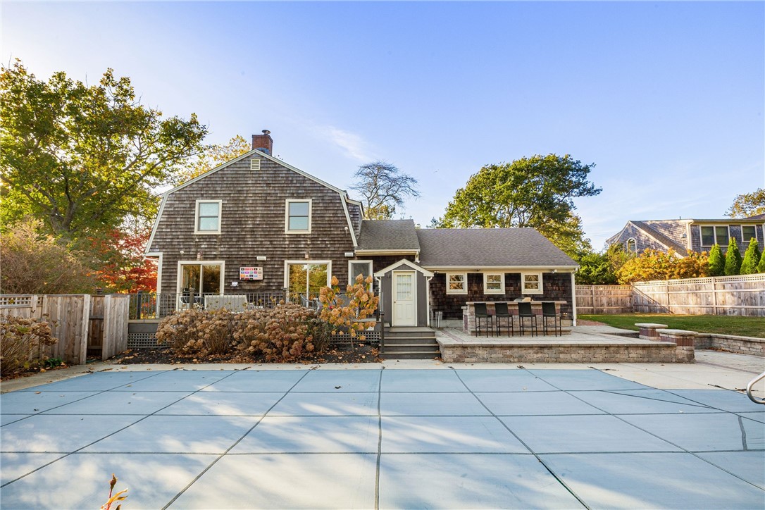 138 Carroll Avenue Newport, RI 02840 - Photo 10 of 39