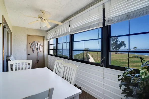 $2,200 | 656 Windrush Bay Drive, Unit 656, Tarpon Springs, FL 34689