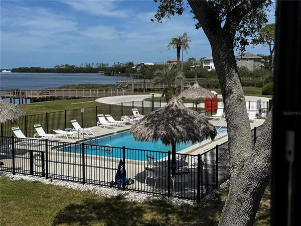 $2,100 | 656 Windrush Bay Drive, Unit 656, Tarpon Springs, FL 34689