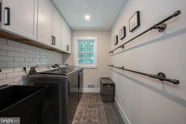 a view of a walk in closet