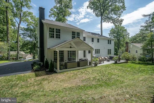 a view of a house with backyard and sitting area