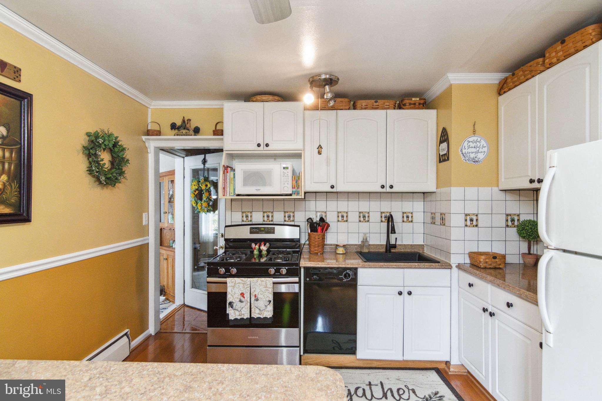 1202-7 Seven Oaks Road Halethorpe, MD 21227 - Photo 2 of 24 Kitchen