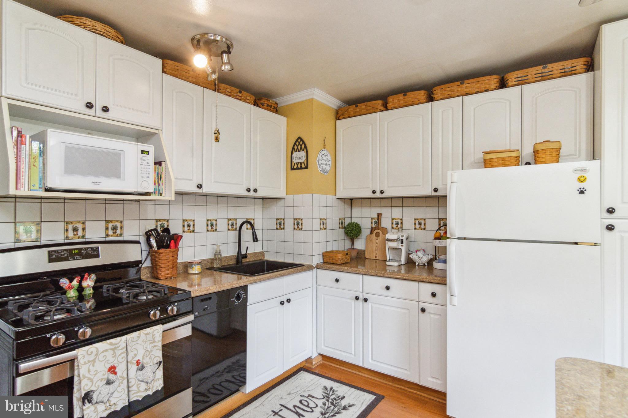 1202-7 Seven Oaks Road Halethorpe, MD 21227 - Photo 3 of 24 Kitchen