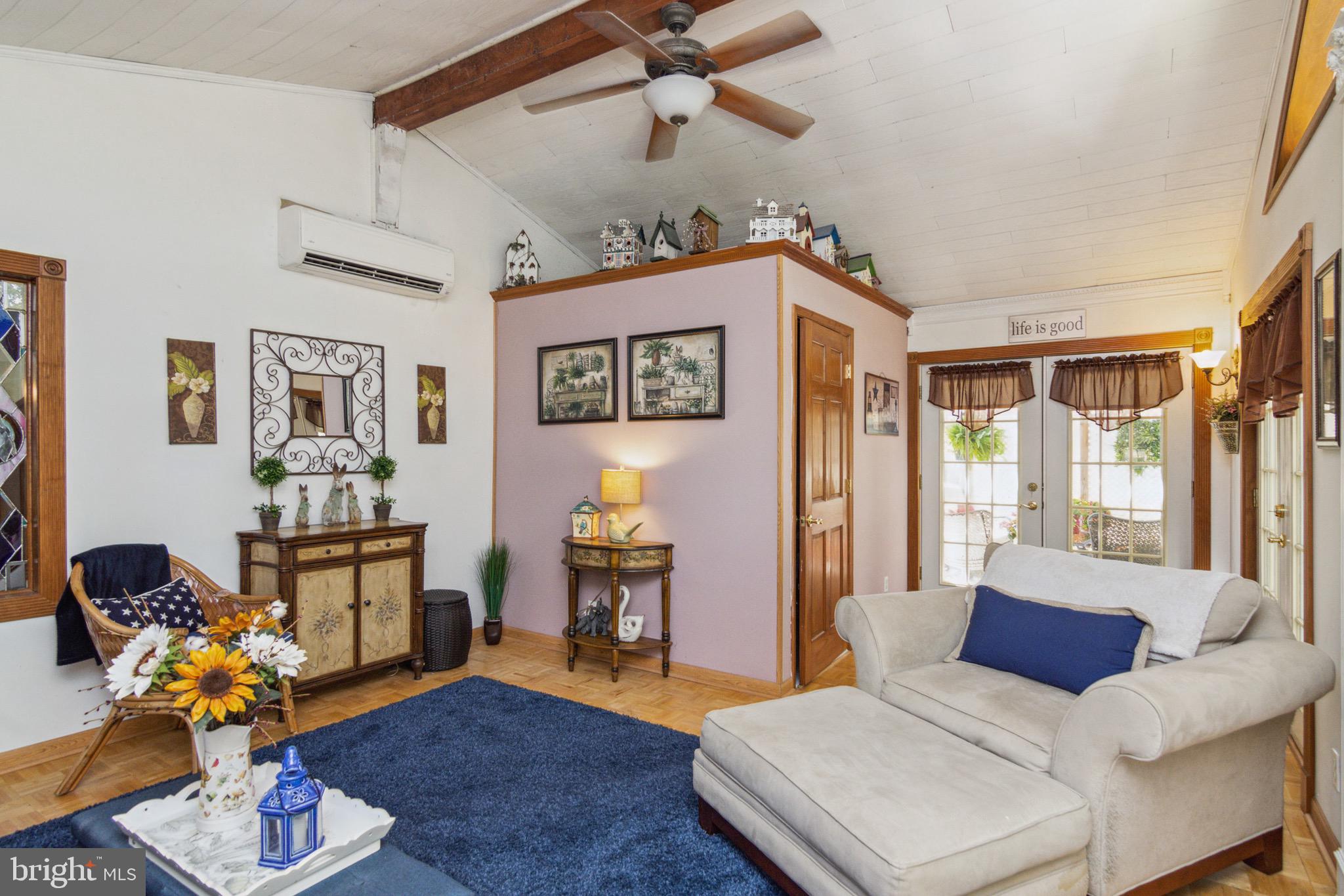 1202-7 Seven Oaks Road Halethorpe, MD 21227 - Photo 6 of 24 Living Room