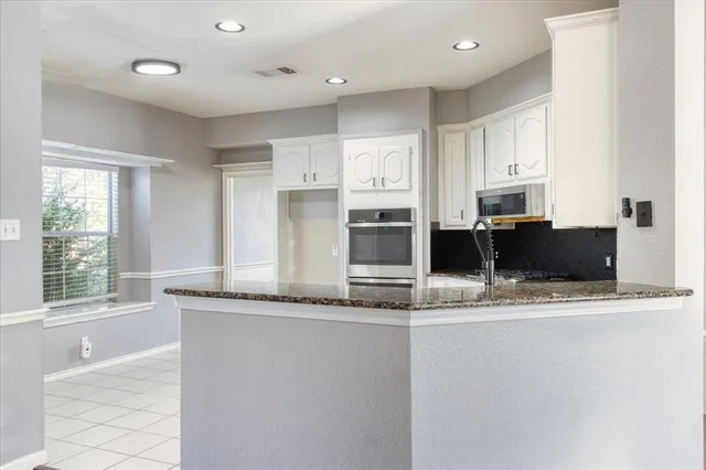 $2,800 | 2712 Summertree Drive, Carrollton, TX 75006