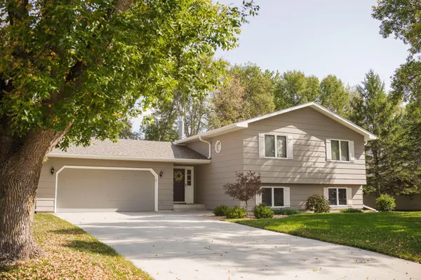 $299,900 | 5 Westview Drive, Morris, MN 56267