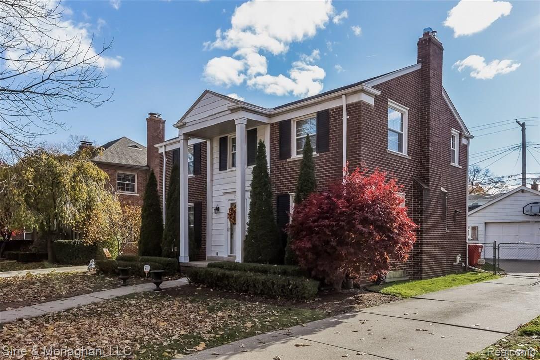 1595 Fairholme Road Grosse Pointe, MI 48236 - Photo 5 of 44 005-Front_View-3435632-medium.jpg