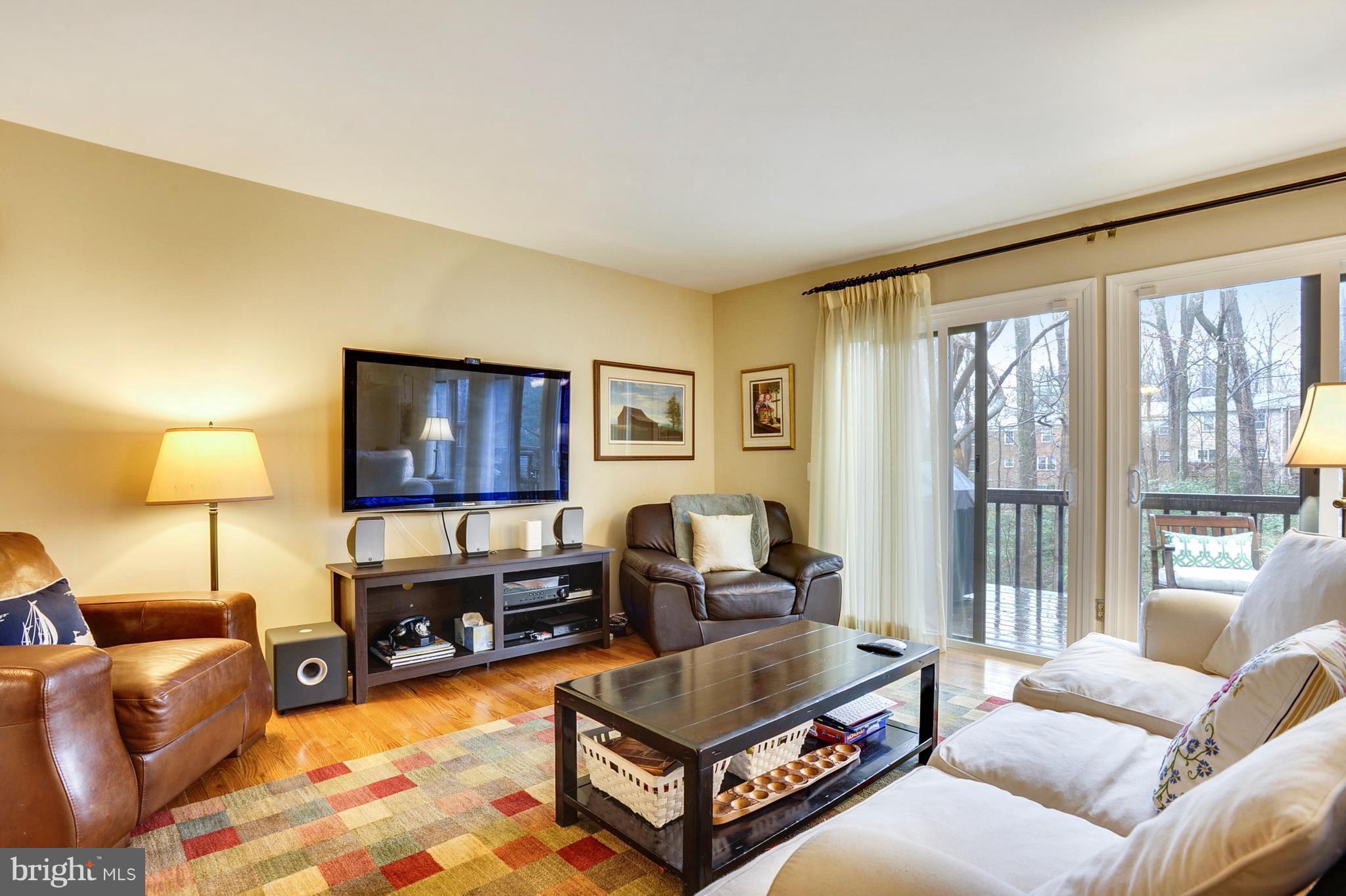 2228 Wheelwright Court Reston, VA 20191 - Photo 10 of 30 Living Room