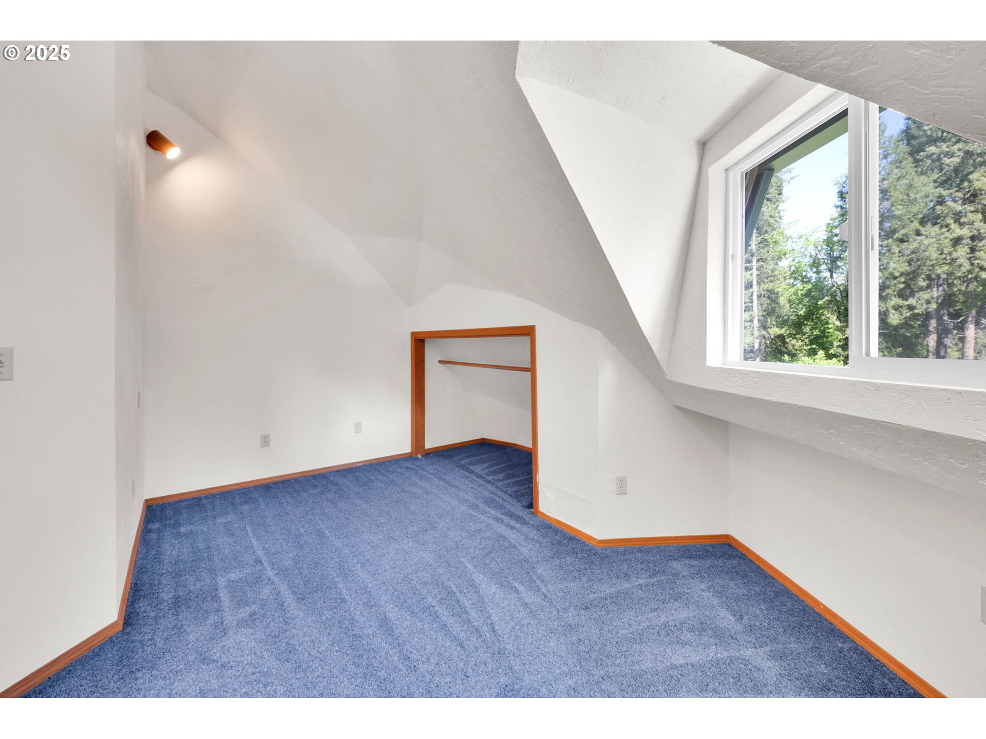 38383 Kickbusch Lane Springfield, OR 97478 - Photo 20 of 44 a view of an empty room with wooden floor and a window