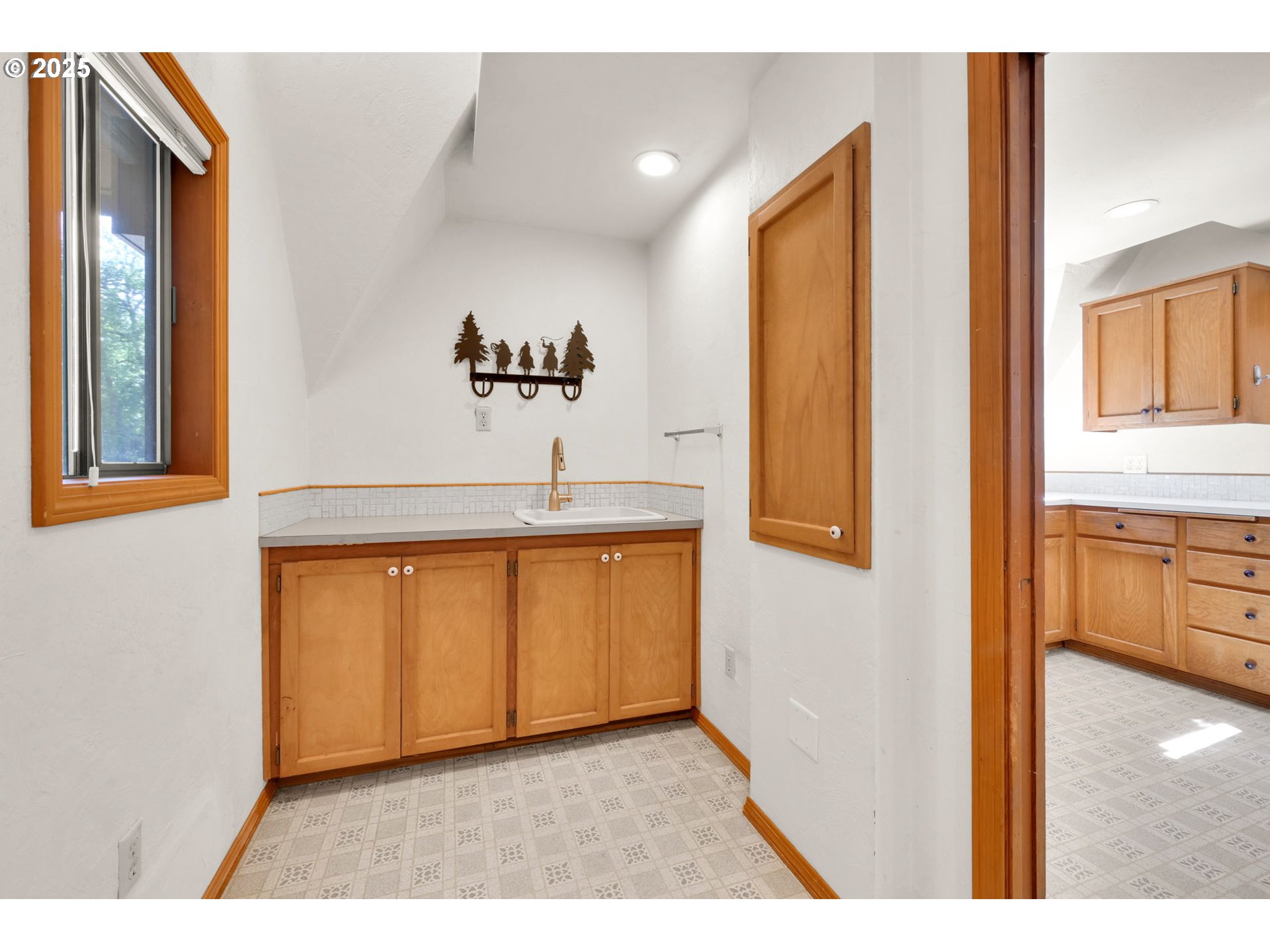 38383 Kickbusch Lane Springfield, OR 97478 - Photo 25 of 44 a view of a kitchen from the hallway