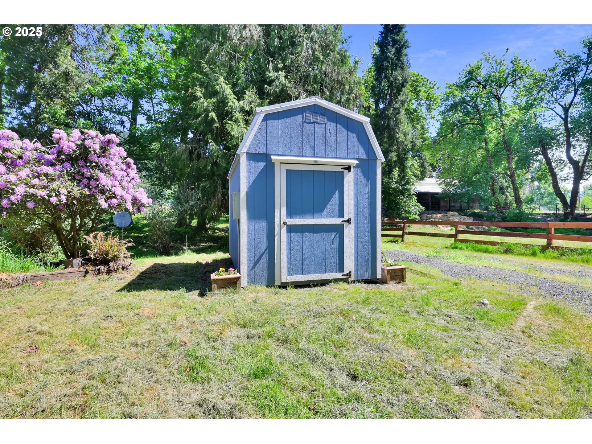 38383 Kickbusch Lane Springfield, OR 97478 - Photo 32 of 44 a view of front of a house with a yard