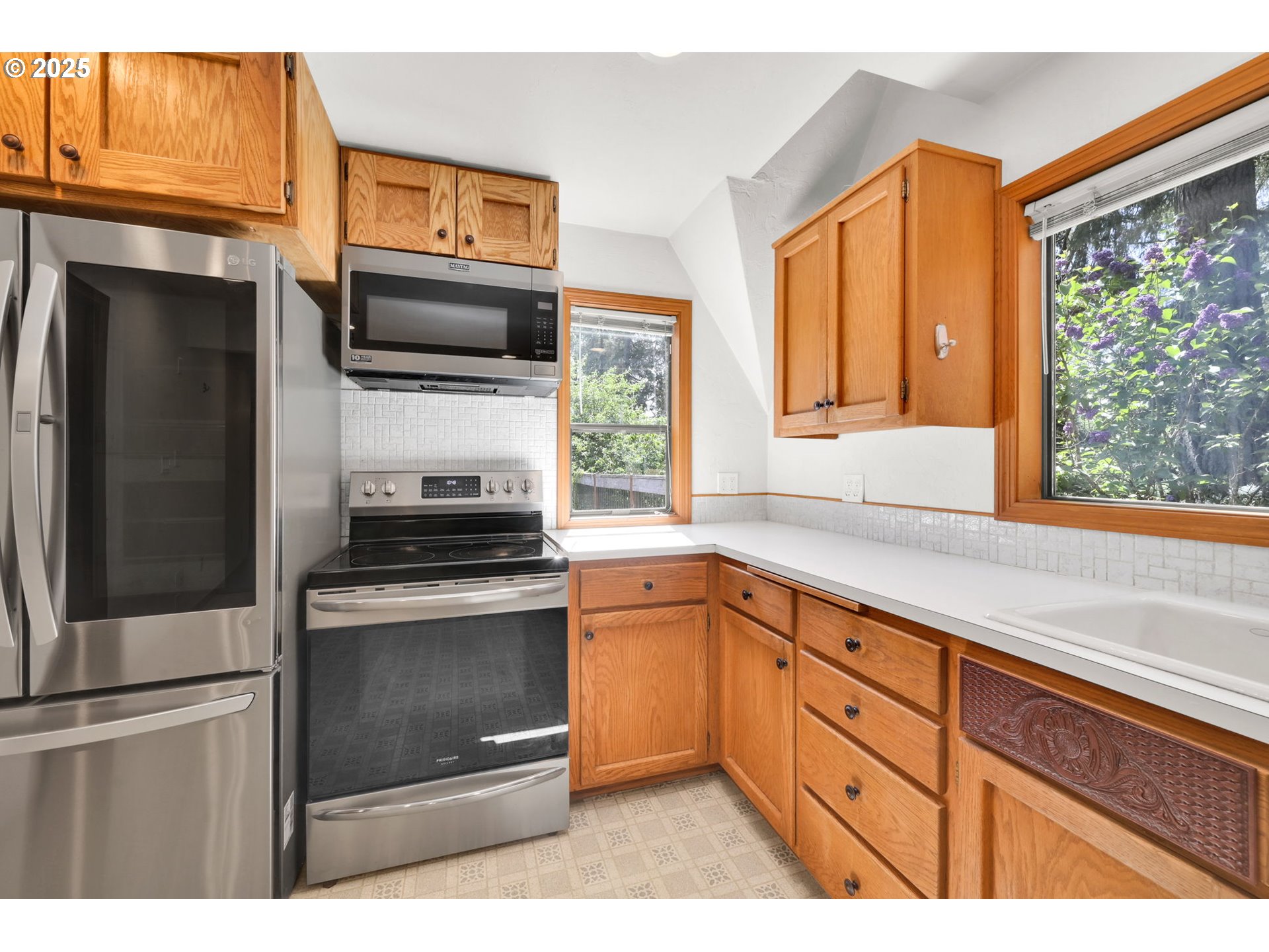 38383 Kickbusch Lane Springfield, OR 97478 - Photo 8 of 44 a kitchen with a sink stove and refrigerator
