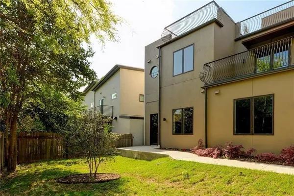 $3,800 | 206 East Live Oak Street, Unit G, Austin, TX 78704