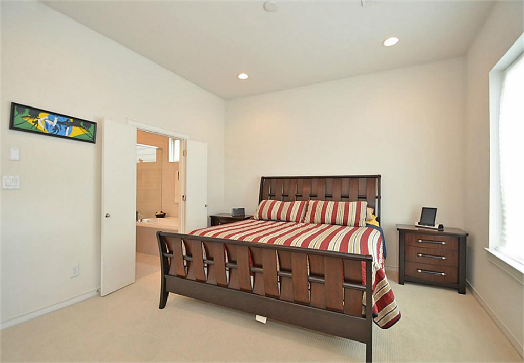 2713 Clay Street Houston, TX 77003 - Photo 15 of 24 Spacious Master Retreat with plenty of natural sunlight.