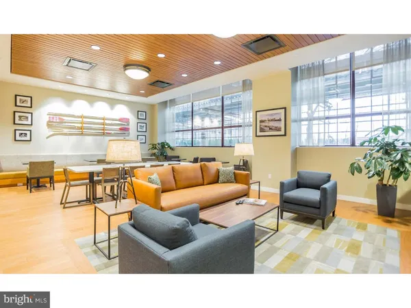 $3,323 | 201 South 25th Street, Unit 227, Philadelphia, PA 19103