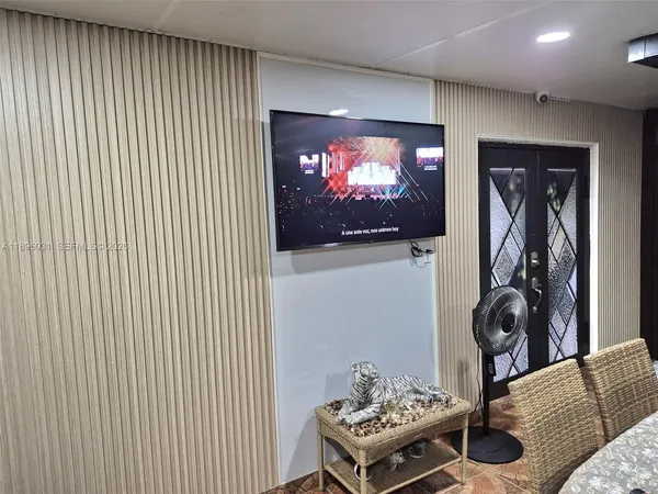 $670,000 | 3118 West 71st Place, Hialeah, FL 33018