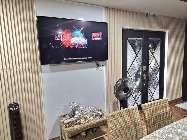 $670,000 | 3118 West 71st Place, Hialeah, FL 33018