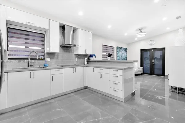 $670,000 | 3118 West 71st Place, Hialeah, FL 33018