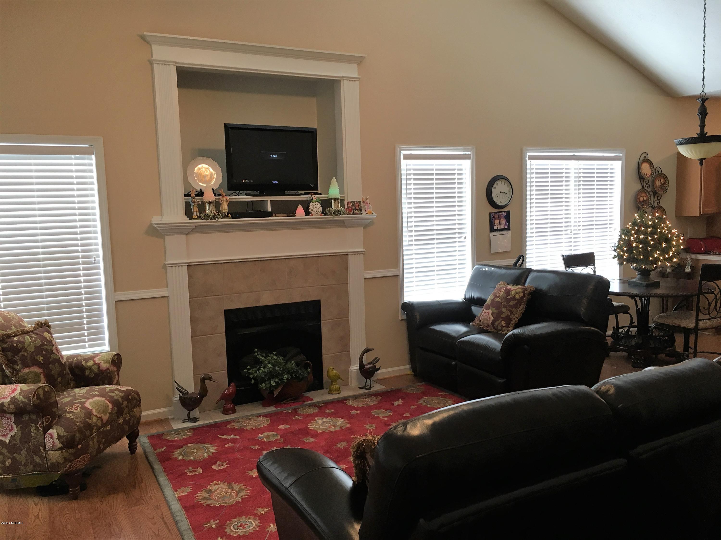 424 Cromartie Road Elizabethtown, NC 28337 - Photo 3 of 10 424 Cromartie- LR2