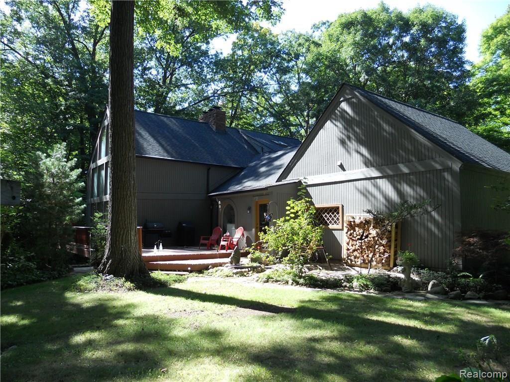 18161 Tipsico Lake Road Fenton, MI 48430 - Photo 14 of 34 rear