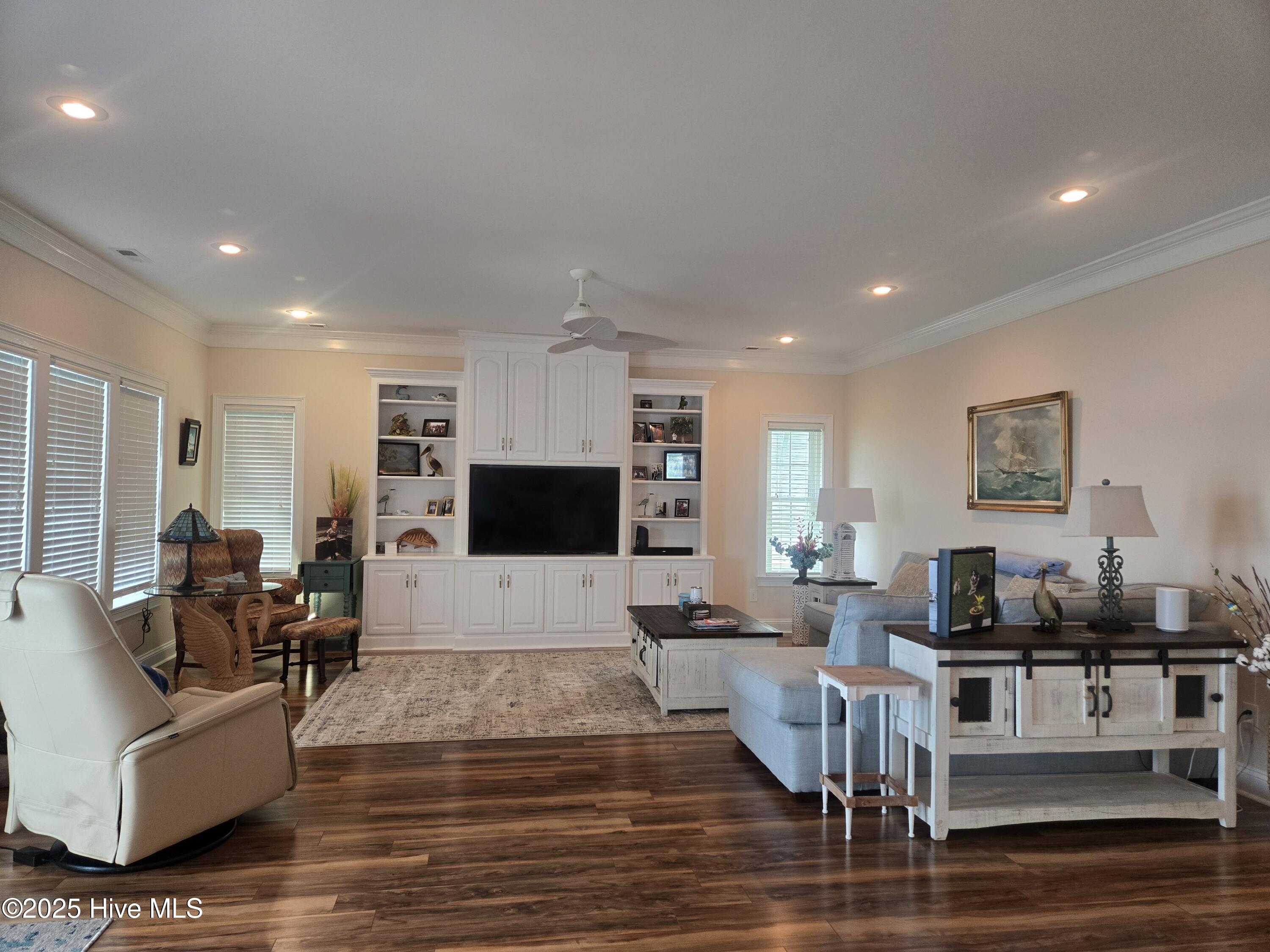 429 Live Oak Road Newport, NC 28570 - Photo 12 of 92 Living Room