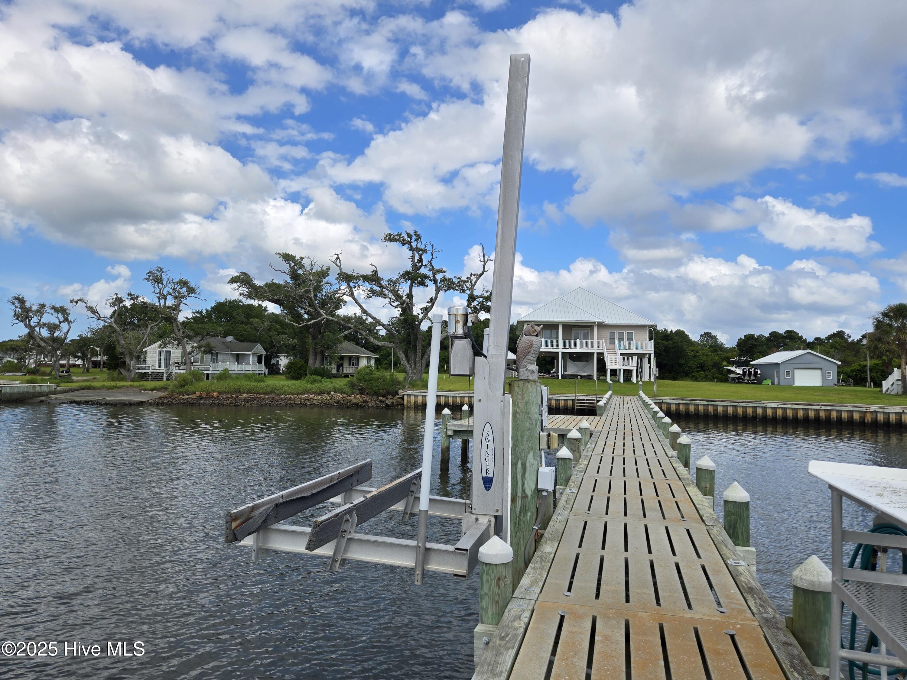 429 Live Oak Road Newport, NC 28570 - Photo 28 of 92 Jetski lift