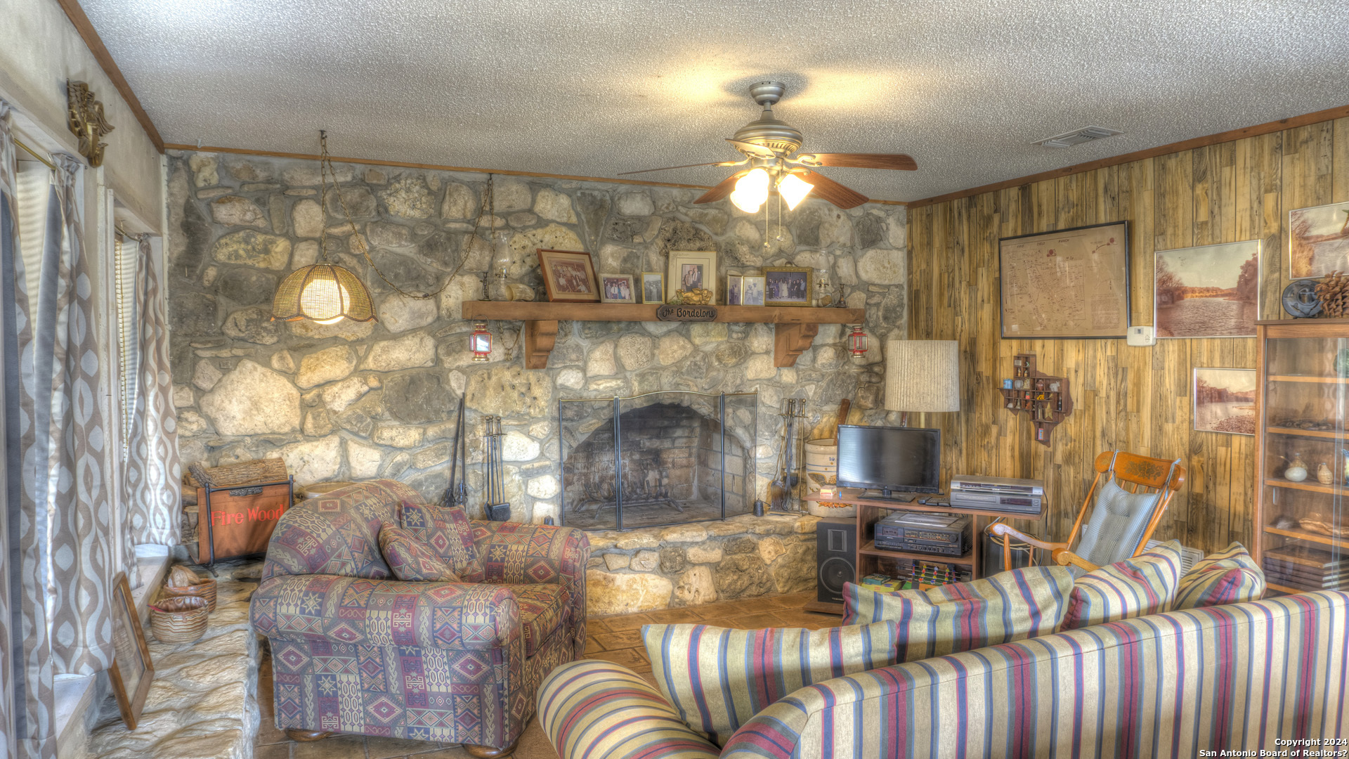 22 Squirrel Bend Uvalde, TX 78801 - Photo 21 of 47 a living room with furniture and a fireplace