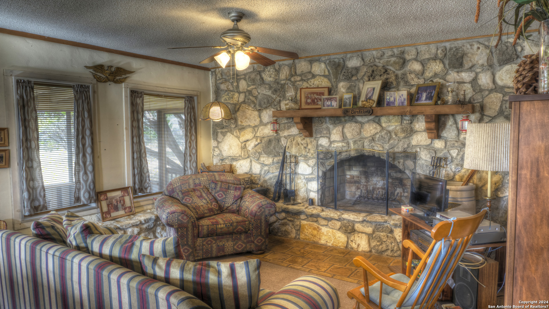 22 Squirrel Bend Uvalde, TX 78801 - Photo 22 of 47 a living room with furniture and a fireplace