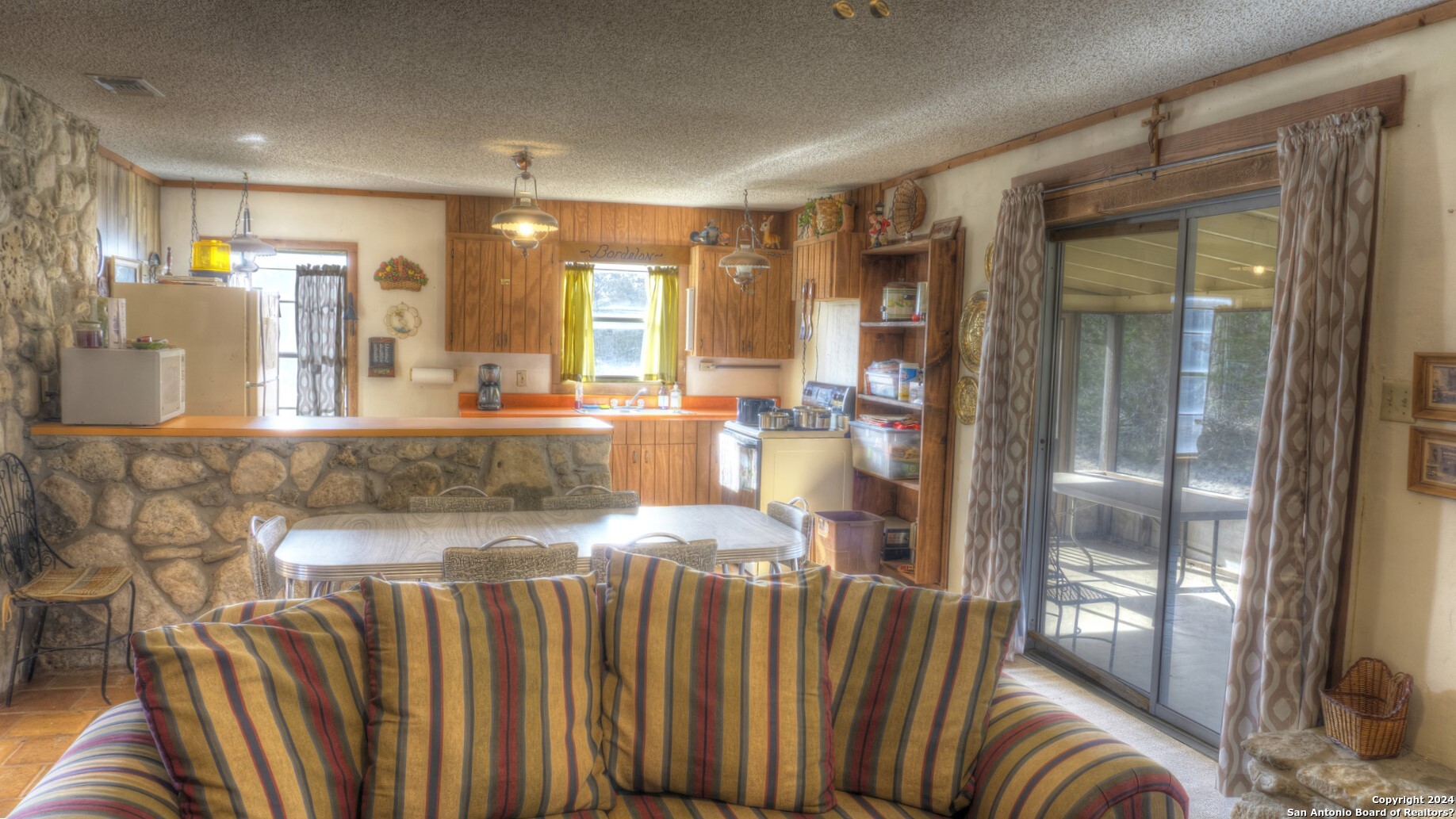 22 Squirrel Bend Uvalde, TX 78801 - Photo 23 of 47 a view of a living room and a kitchen