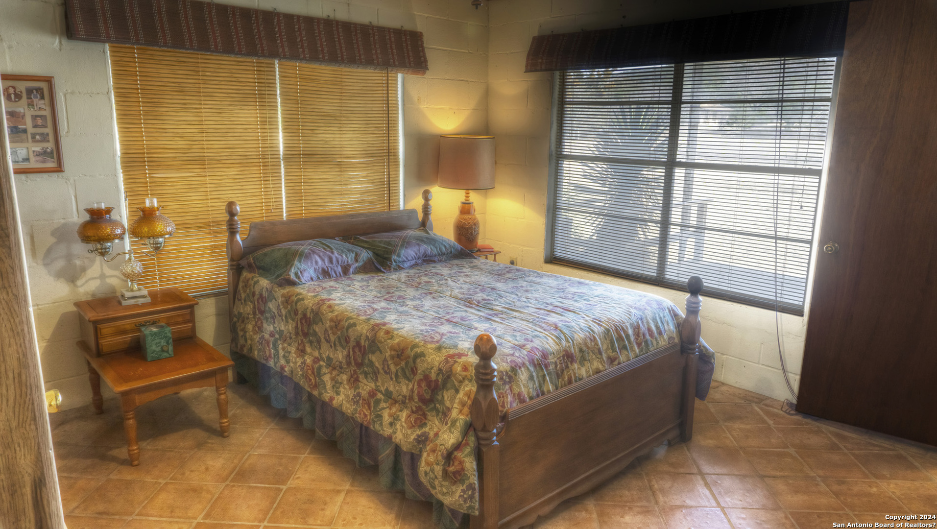 22 Squirrel Bend Uvalde, TX 78801 - Photo 29 of 47 a bed sitting in front of a window