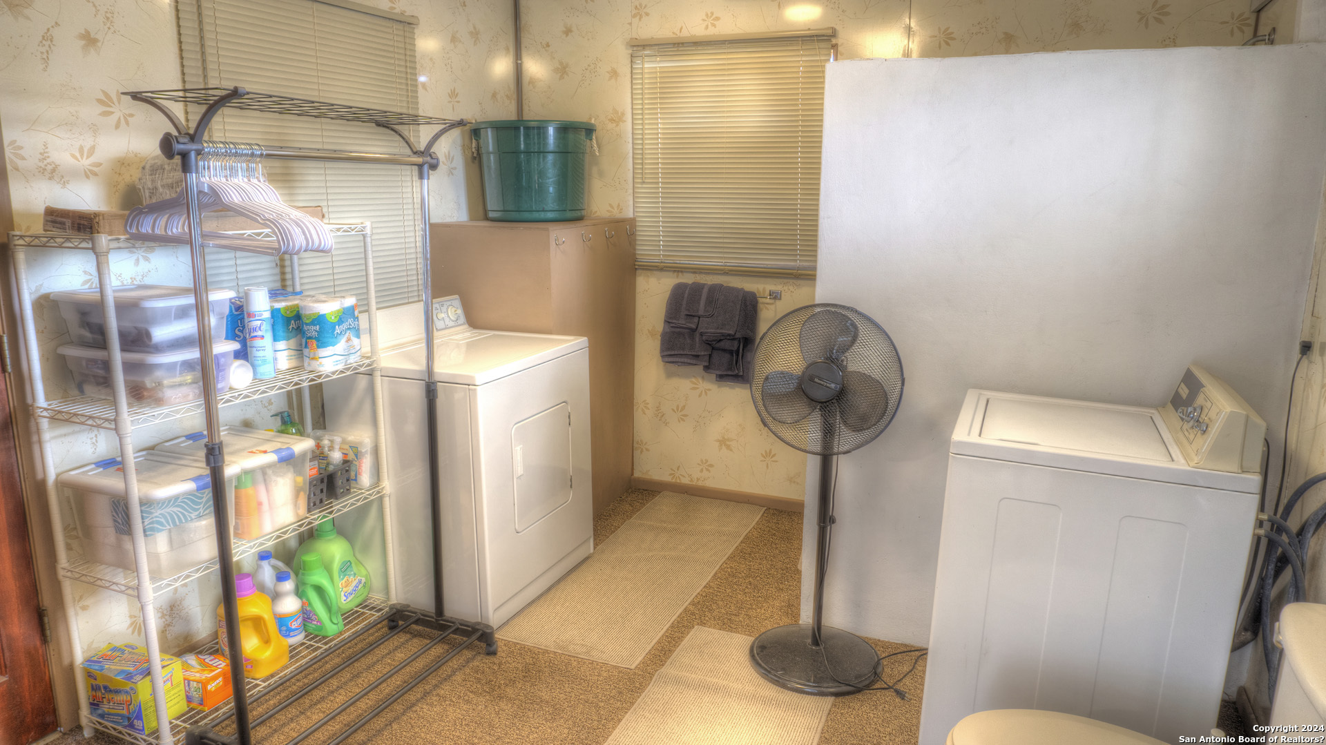 22 Squirrel Bend Uvalde, TX 78801 - Photo 33 of 47 a close view of light fixtures