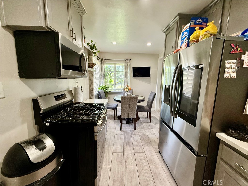 4547 Jones Avenue Riverside, CA 92505 - Photo 8 of 43