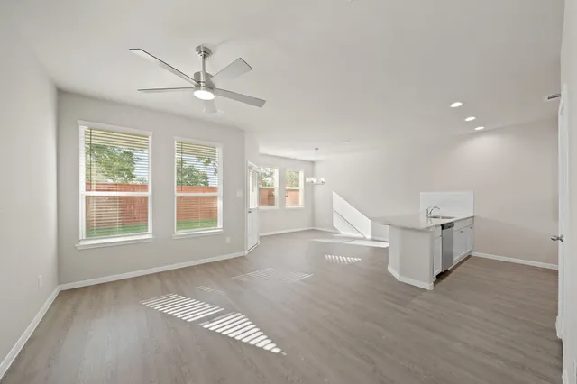 $1,995 | 831 Oakland Drive, Houston, TX 77090