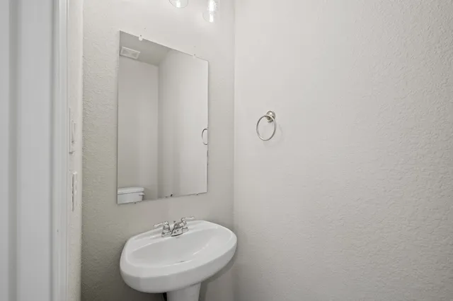 $1,995 | 831 Oakland Drive, Houston, TX 77090