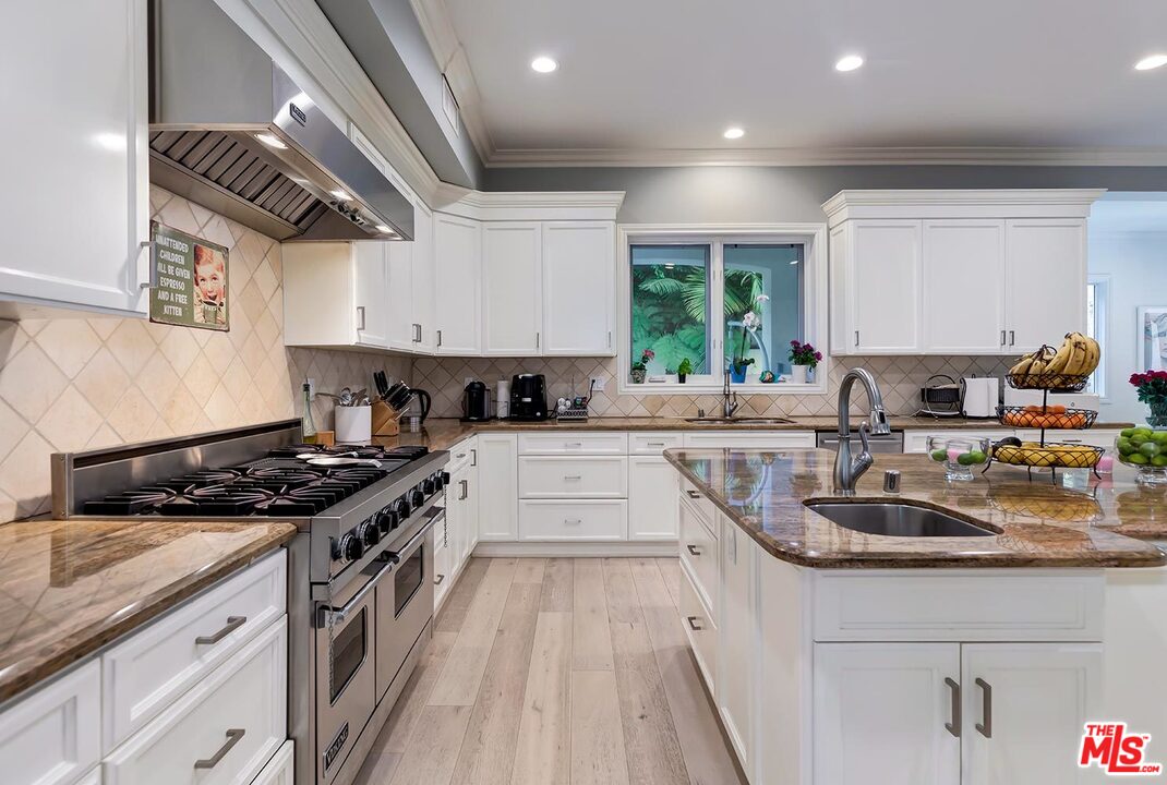 9320 Oakmore Road Los Angeles, CA 90035 - Photo 16 of 44