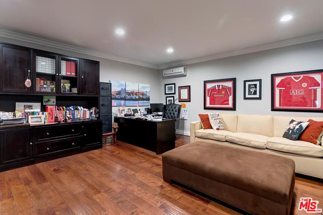 9320 Oakmore Road Los Angeles, CA 90035 - Photo 19 of 44