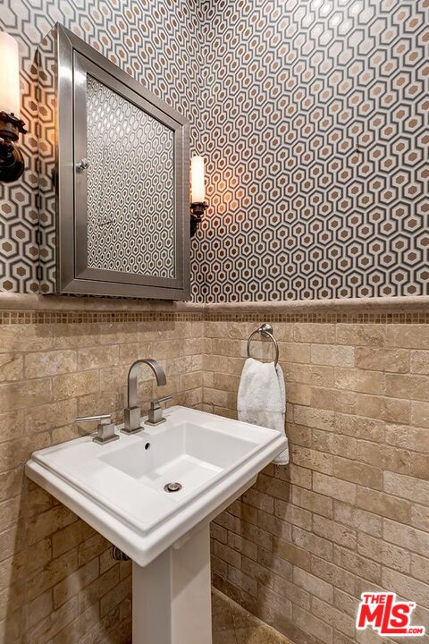 9320 Oakmore Road Los Angeles, CA 90035 - Photo 20 of 44